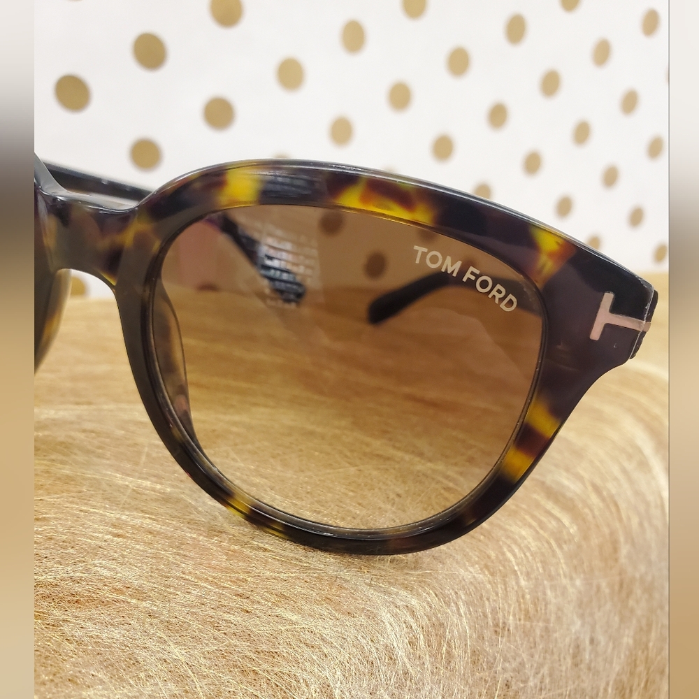 ποΈ TOM FORD Olivia-02 TF914 52F Dark Havana Sunglasses - Picture 4 of 10